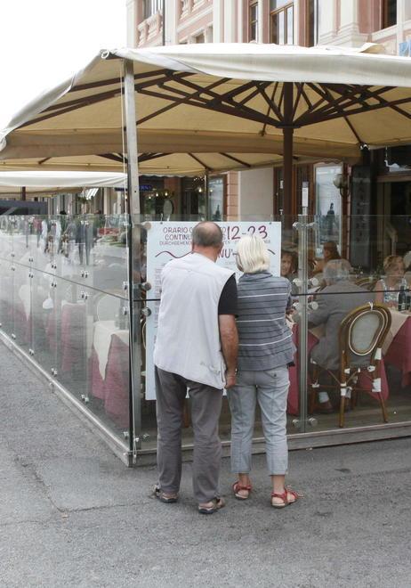 Nuovi arredi in Passeggiata «Deroghe per i ristoranti»