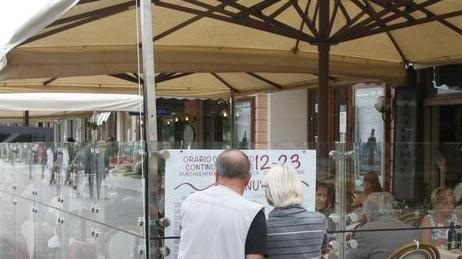 Nuovi arredi in Passeggiata «Deroghe per i ristoranti»