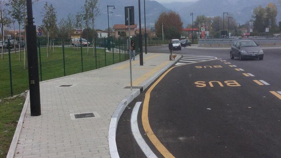 Fermata del bus, le pensiline già pronte