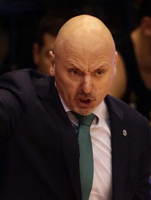 Obradovic ordina di tenere bassi i ritmi ma nel finale sbaglia qualche scelta