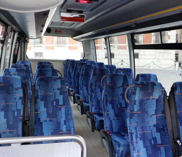 Cinque autobus nuovi e moderni per le periferie 