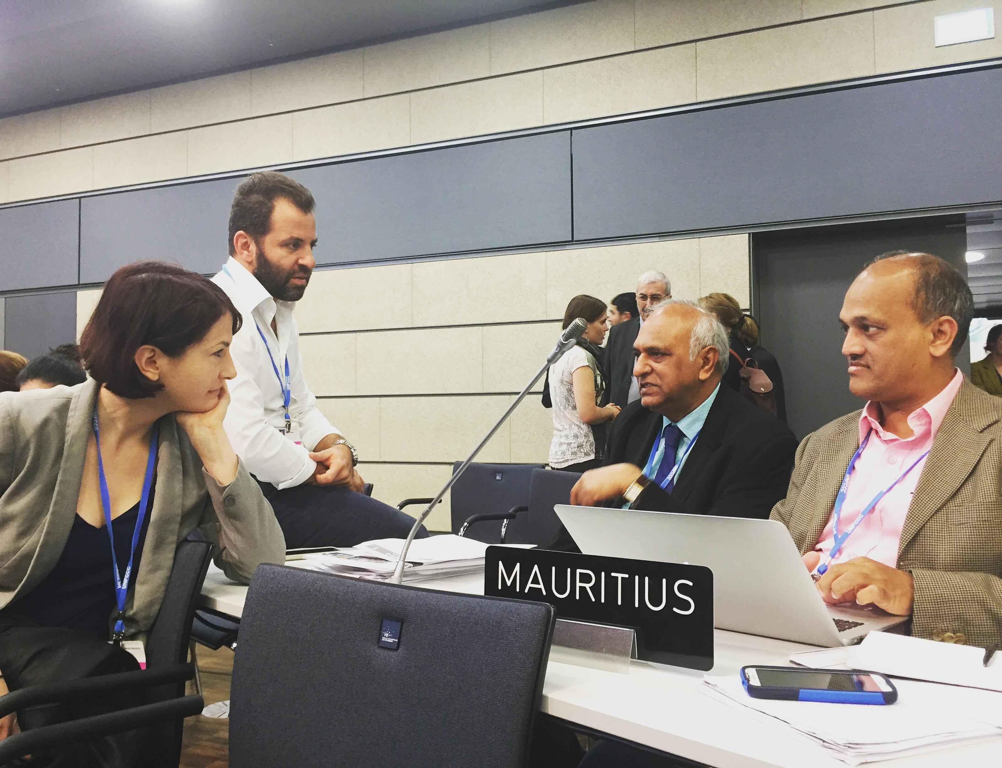 A sinistra Leonardo Massai, il consulente pratese che partecipa alla conferenza di Parigi