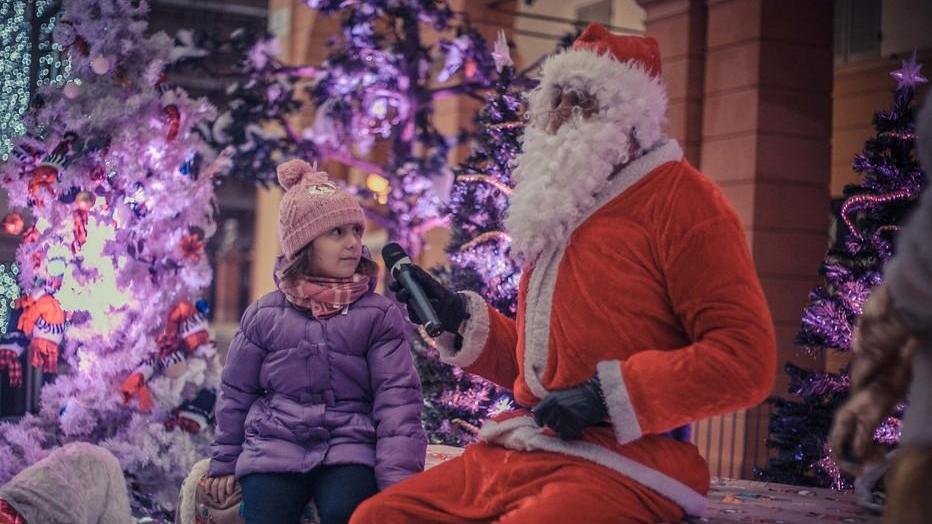 Carpi si veste a festa tra luminarie, giocolieri operetta e mercatini
