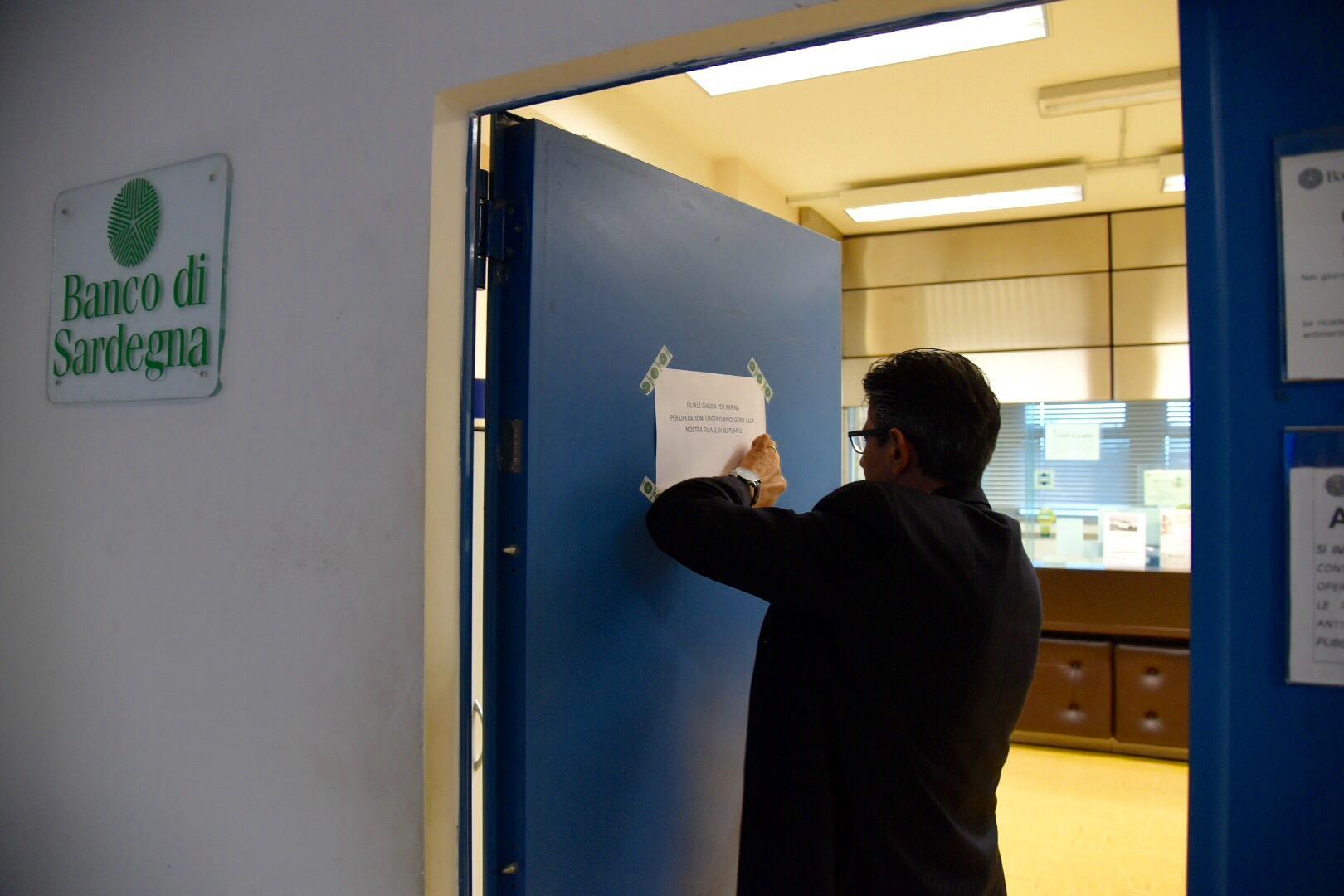 Lo sportello del Banco di Sardegna del Brotzu dove è avvenuta la rapina (foto Mario Rosas)