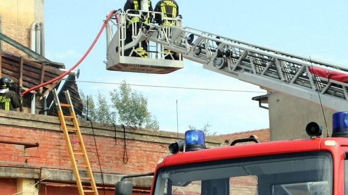 Vigili del fuoco di Modena senza mezzi e soldi