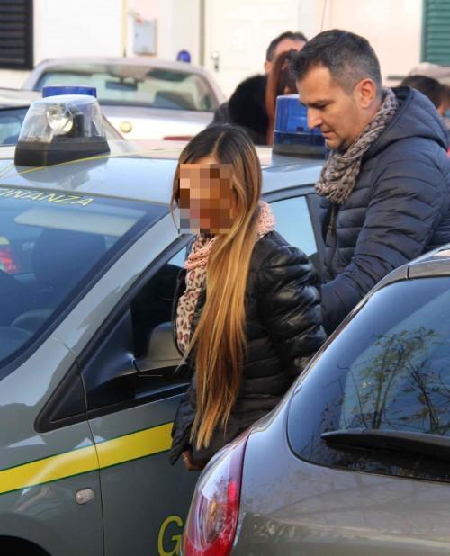 Soldi e sesso gratis in cambio delle nozze per avere i documenti 