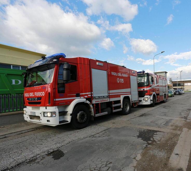 Scoppia un macchinario fuoco e feriti in un’azienda 