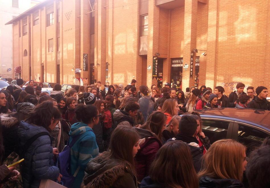 L’assemblea, poi l’invasione al Provveditorato