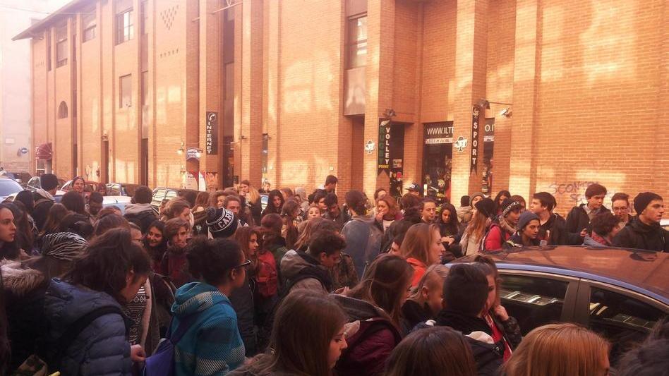L’assemblea, poi l’invasione al Provveditorato
