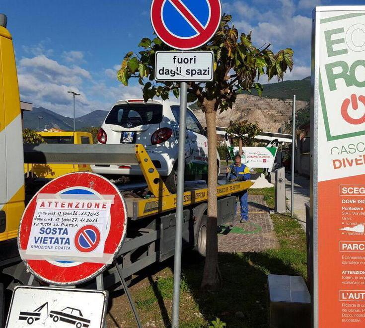 Rimossa di nuovo un’auto in dotazione al Comune 