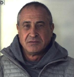Giacca, cravatta e raggiri, ecco chi è il re delle truffe agli anziani 