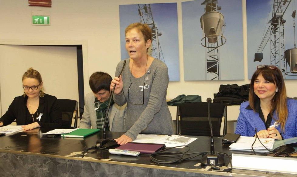 «La violenza fisica è solo la punta di un iceberg»