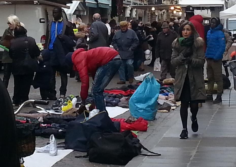 Anche Guastalla invasa dagli ambulanti abusivi 