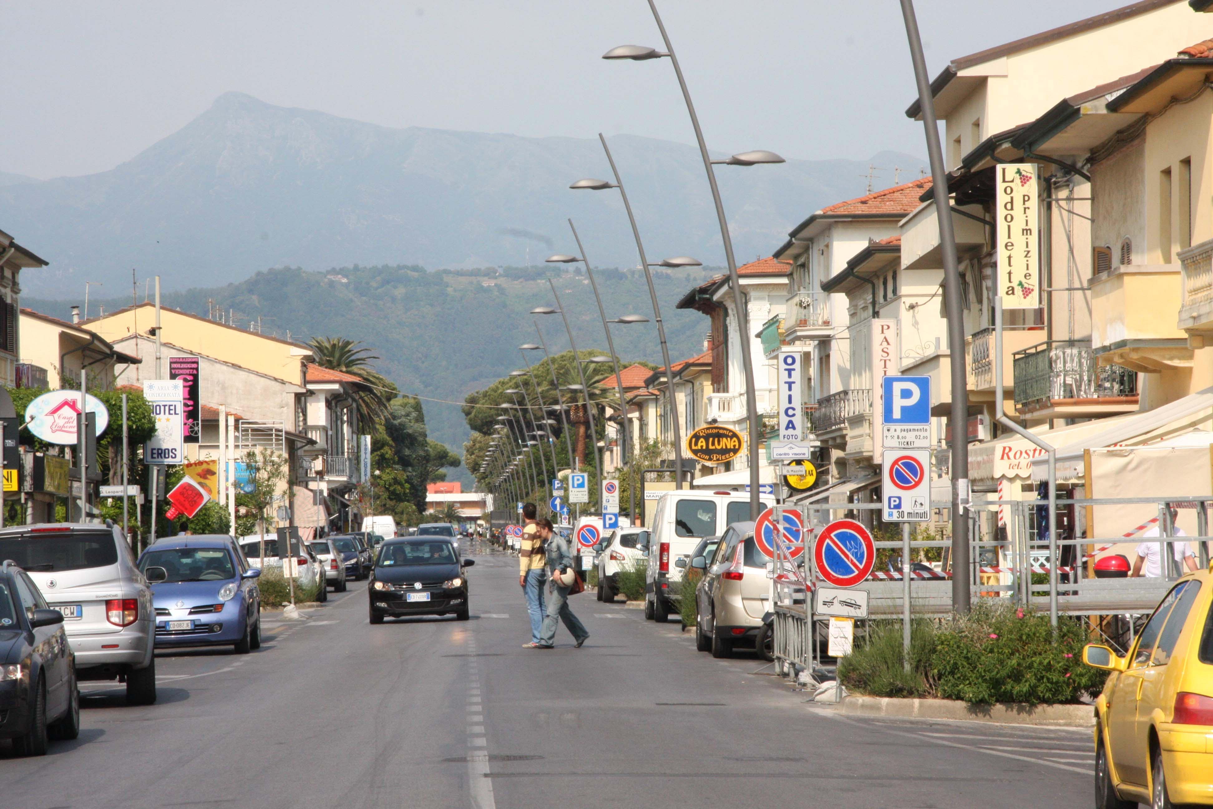 Una veduta di via del Fortino a Lido di Camaiore