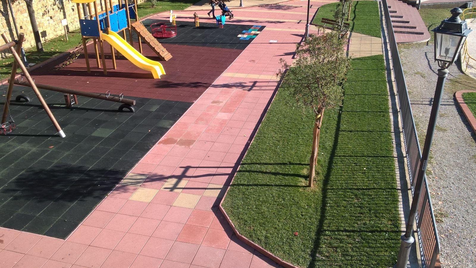 Il parco con le mattonelle sostituite