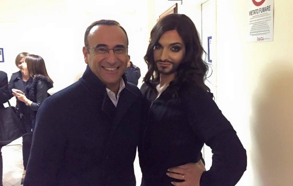 Valerio Scanu in versione Conchita Wurst con Carlo Conti in una foto pubblicata sul profilo Fb del cantante 