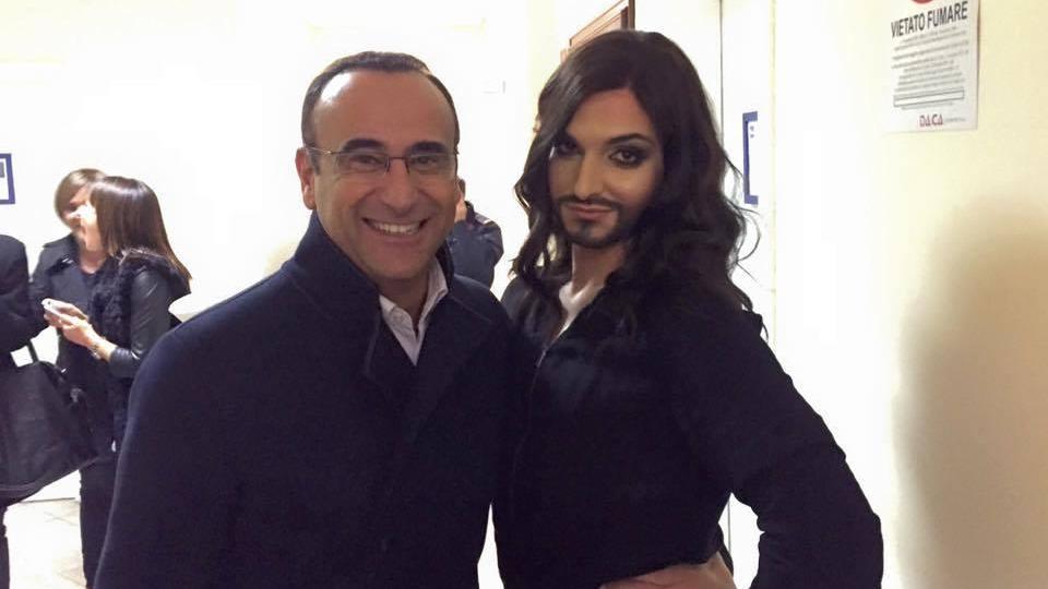 Valerio Scanu in versione Conchita Wurst con Carlo Conti in una foto pubblicata sul profilo Fb del cantante 