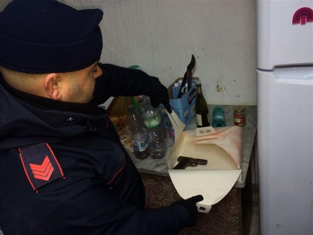 La pistola scoperta nella scatola della torta a Nurri