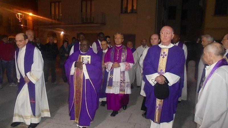 Insediato don Jean Marie Vianney, Rolo festeggia il parroco