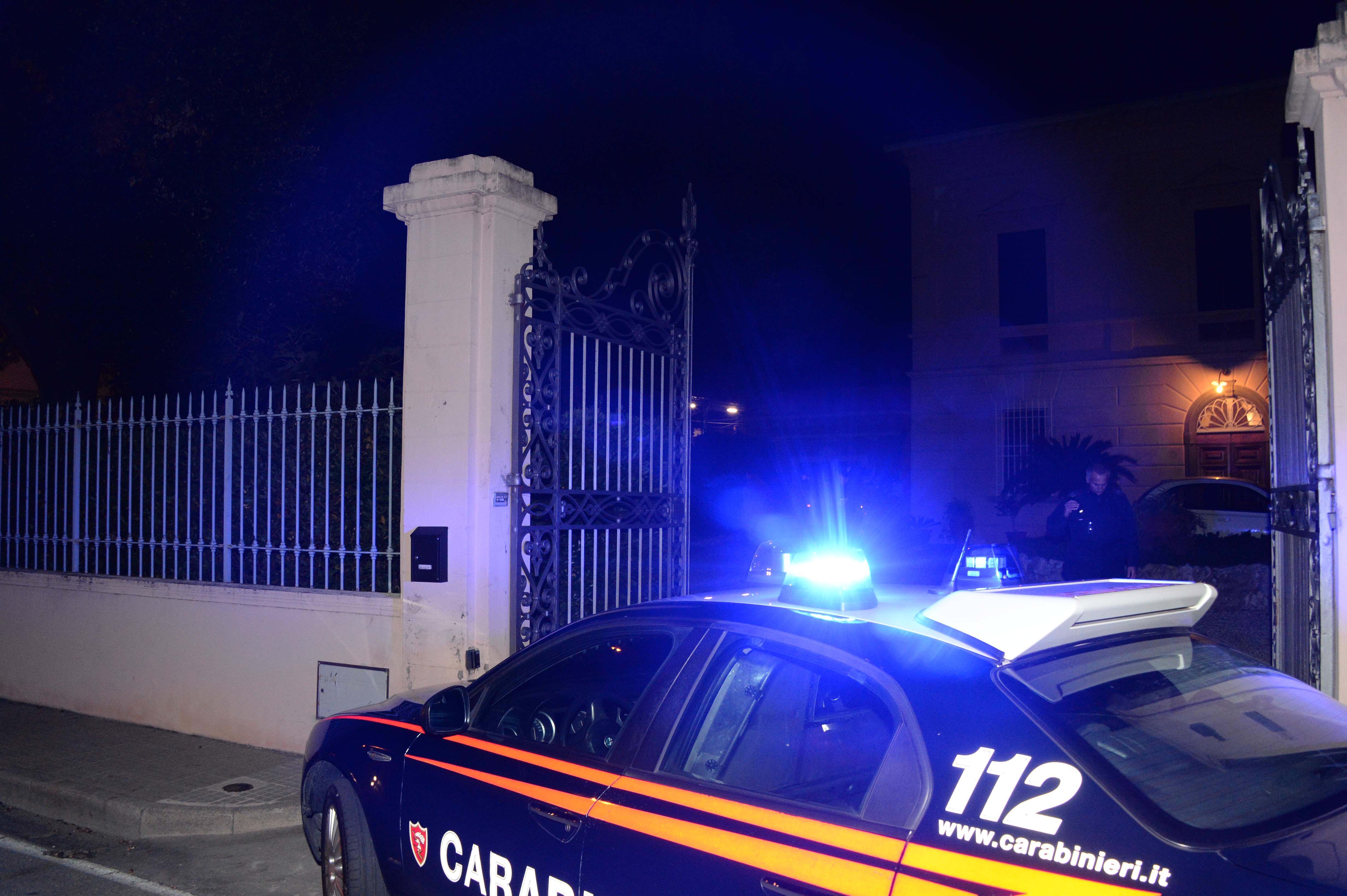 Un'auto dei carabinieri