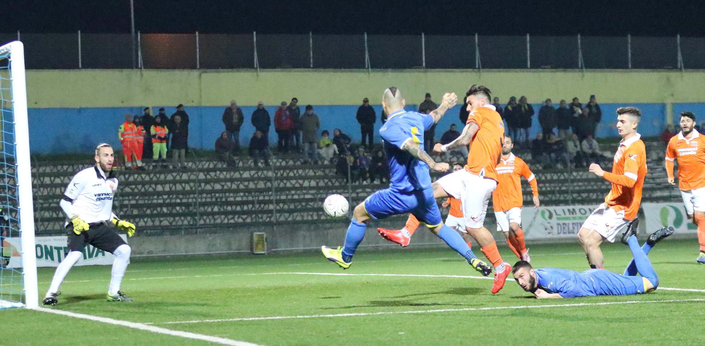 Pistoiese affonda contro la Carrarese: 0-2