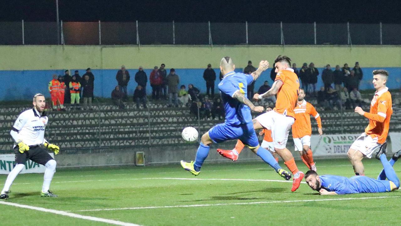 Pistoiese affonda contro la Carrarese: 0-2
