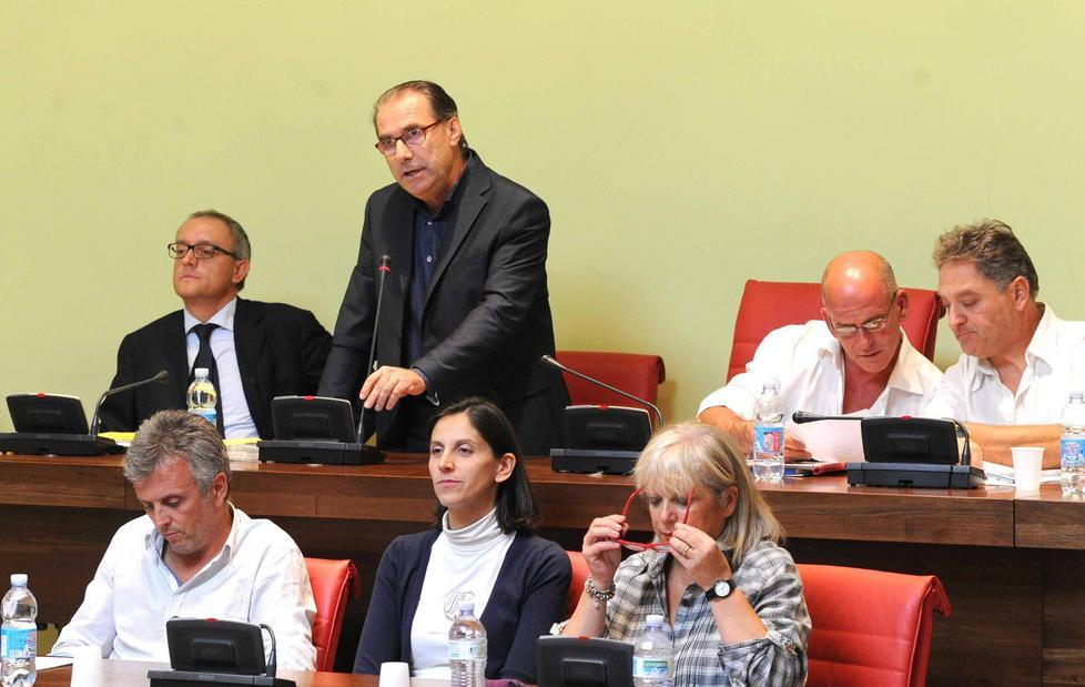 «Non restituiremo l’Imu per le Apd» Bufera sul sindaco 