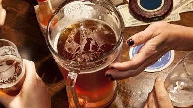 Alcol, sempre più donne al Sert