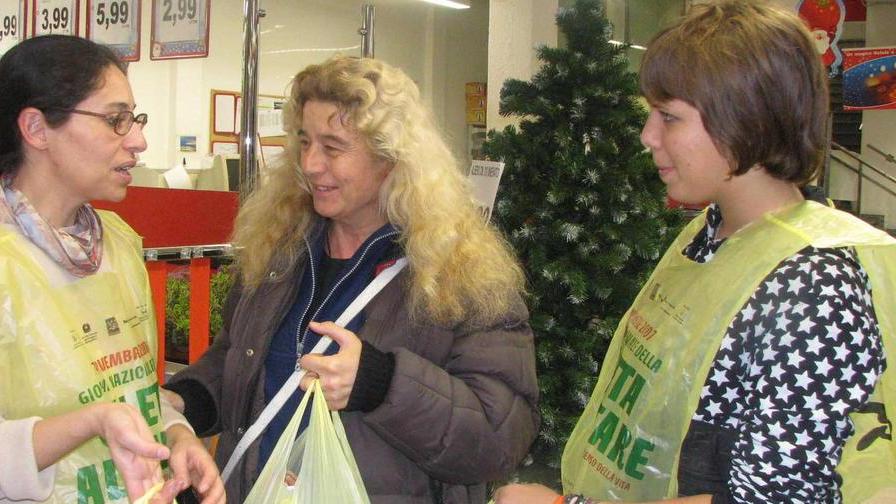 Carrello solidale cibo ai più poveri
