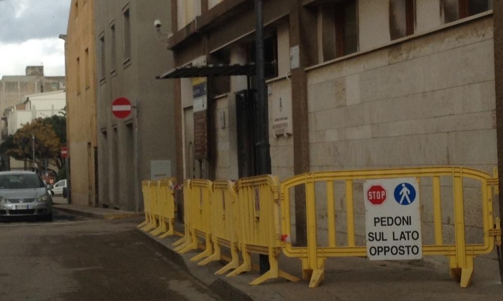 Ufficio Ambiente, transenne e disagi