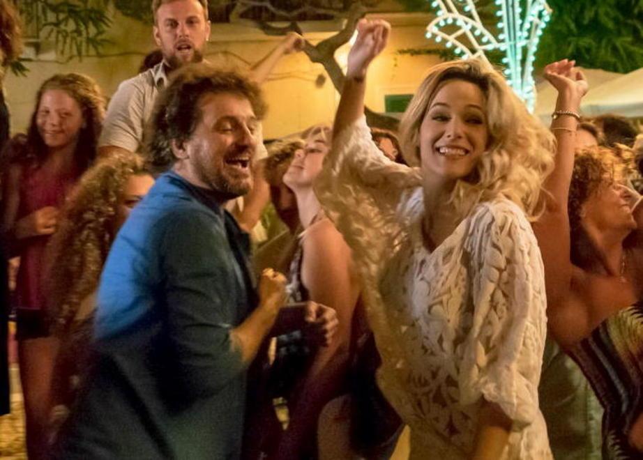 Leonardo Pieraccioni con Laura Chiatti in una scena del film "Il professor Cenerentolo"