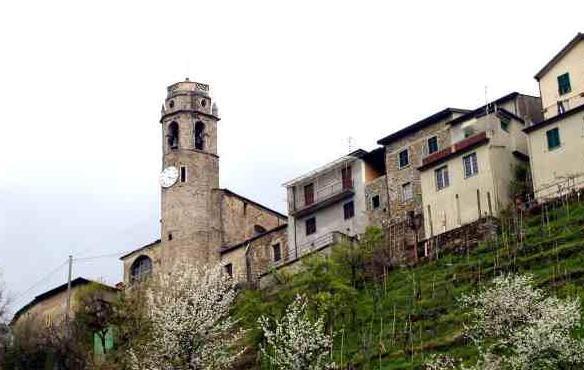 Lunigiana, emigrato regala un terreno al suo paese 