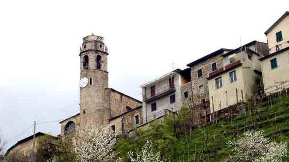 Lunigiana, emigrato regala un terreno al suo paese