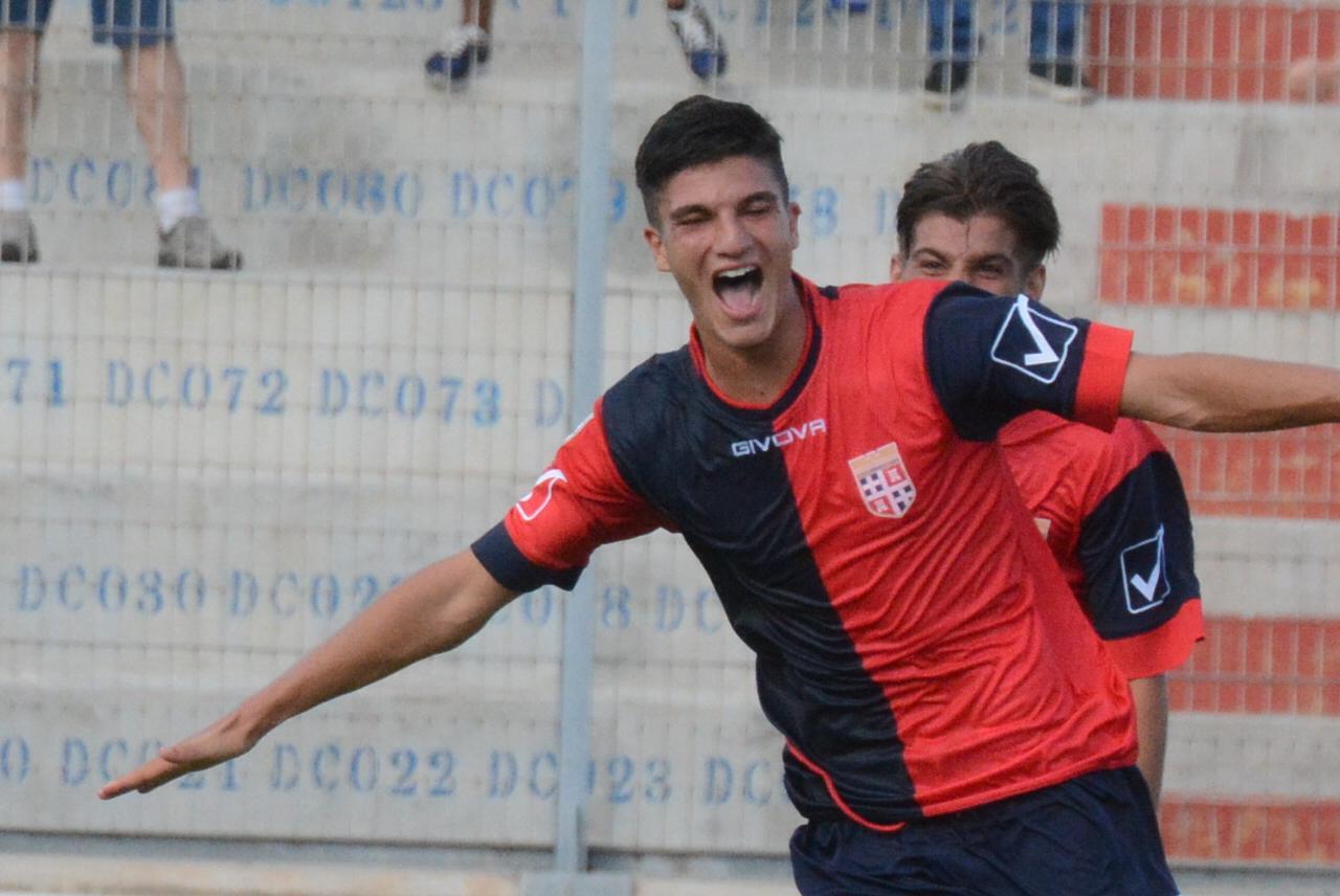 L'esultanza di Musto dopo un gol