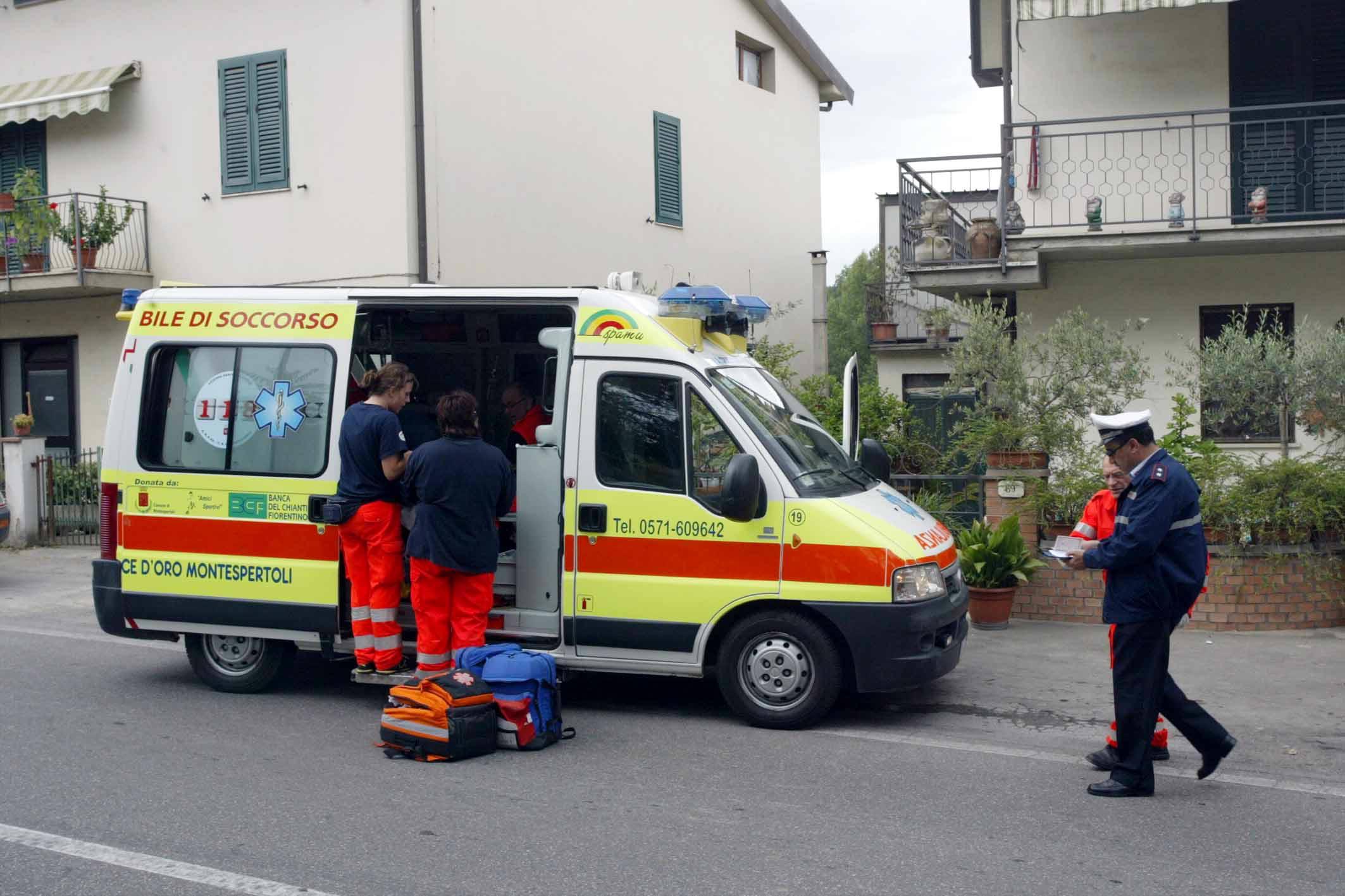 Un intervento di un'ambulanza della Croce d'Oro (foto d'archivio)