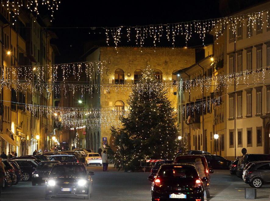La città si veste delle luci di Natale 