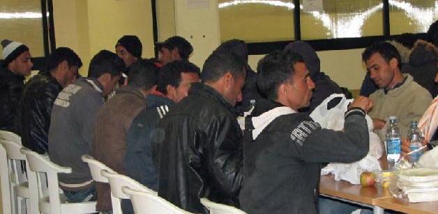 Gestione profughi, lavoratori all’attacco 
