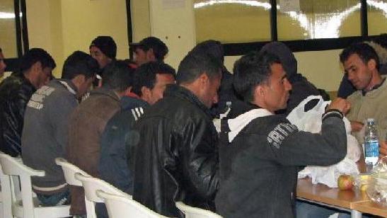 Gestione profughi, lavoratori all’attacco
