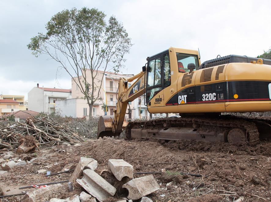 Abbattuti diversi alberi per far posto a una rotatoria