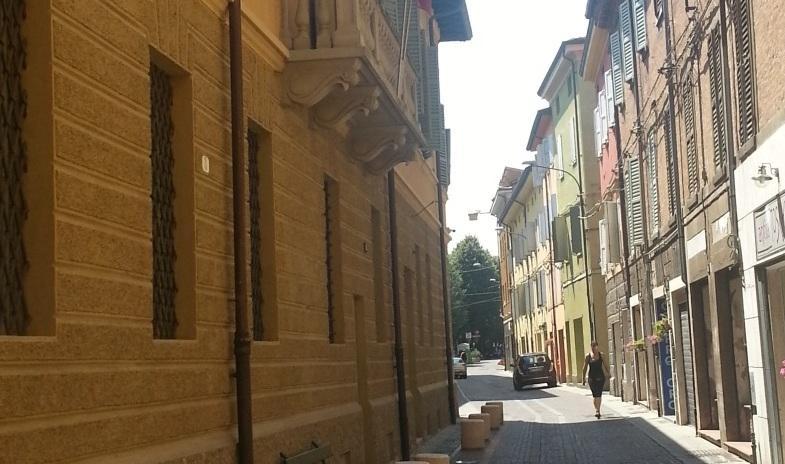 Bocconi avvelenati nelle strade del centro