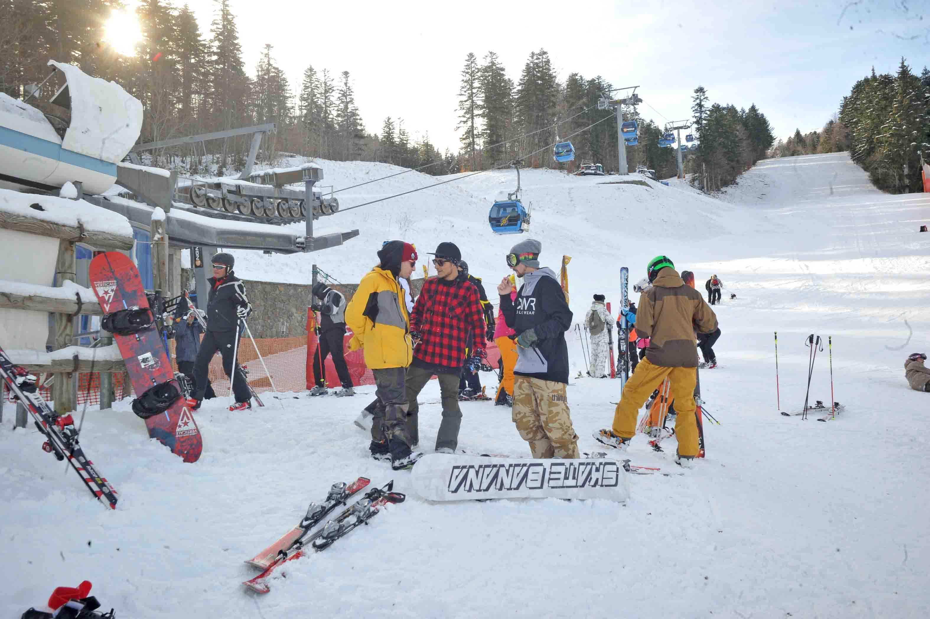 Sciatori all'Abetone nel primo wek-end di impianti aperti (foto Lorenzo Gori)