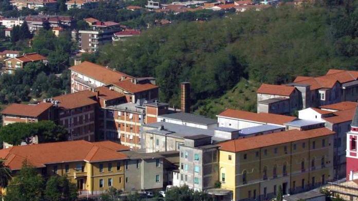 Quei giganti vuoti nel cuore di Massa