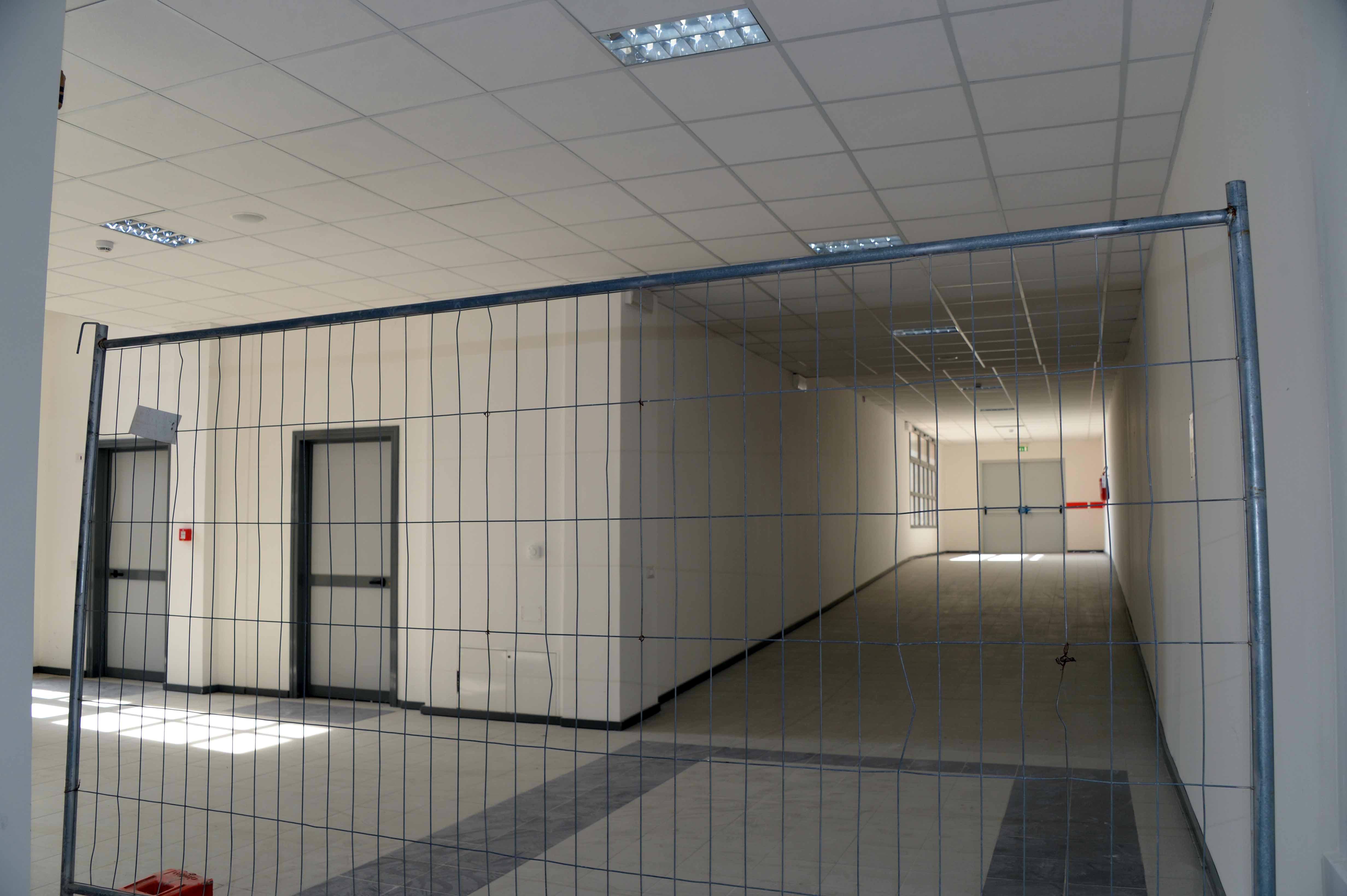 Uno scorcio della palestra mai inaugurata dell'Ipsia Pacinotti di Pontedera (Foto Franco Silvi)