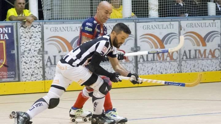 Un duello fra Nando Montigel e Pedro Gil (foto Gabriele Baldi)