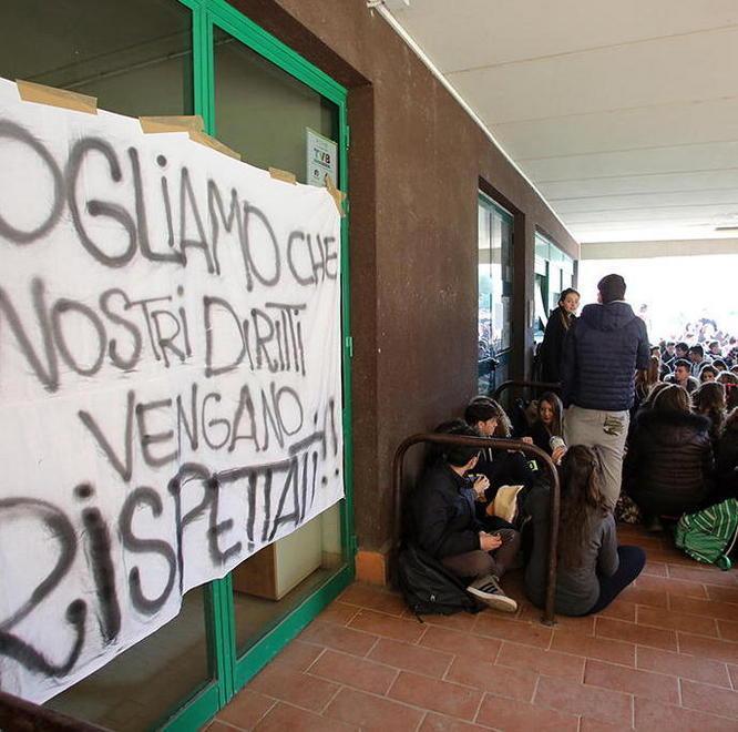 Gli studenti si mobilitano per avere aule meno degradate 