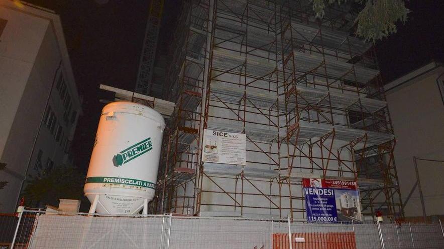 Sorpreso a rubare tubi in rame nel cantiere