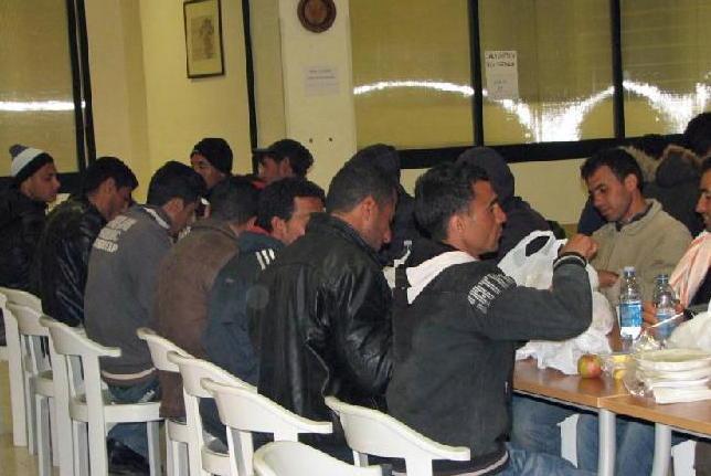 Gestione dei profughi, lavoratori all’attacco