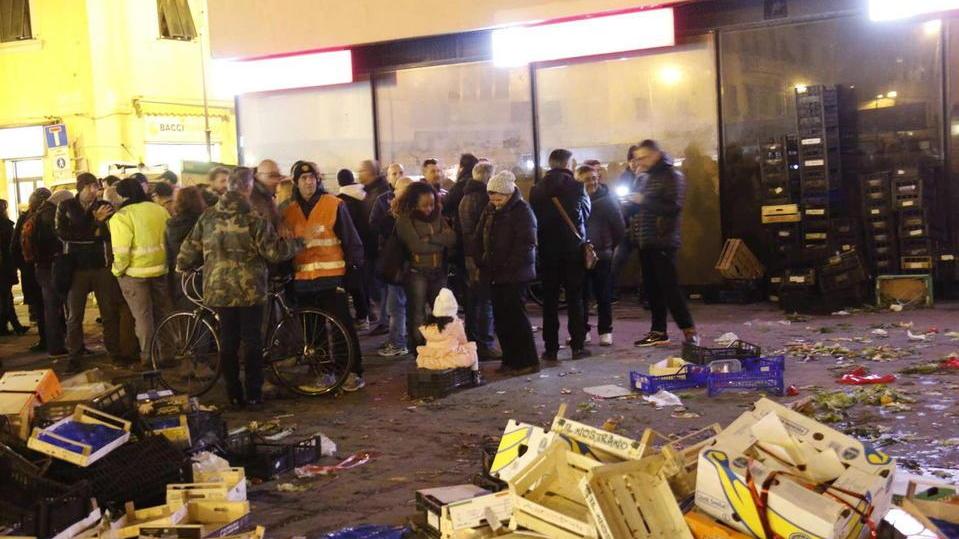 Piazza cavallotti , sabato sera
