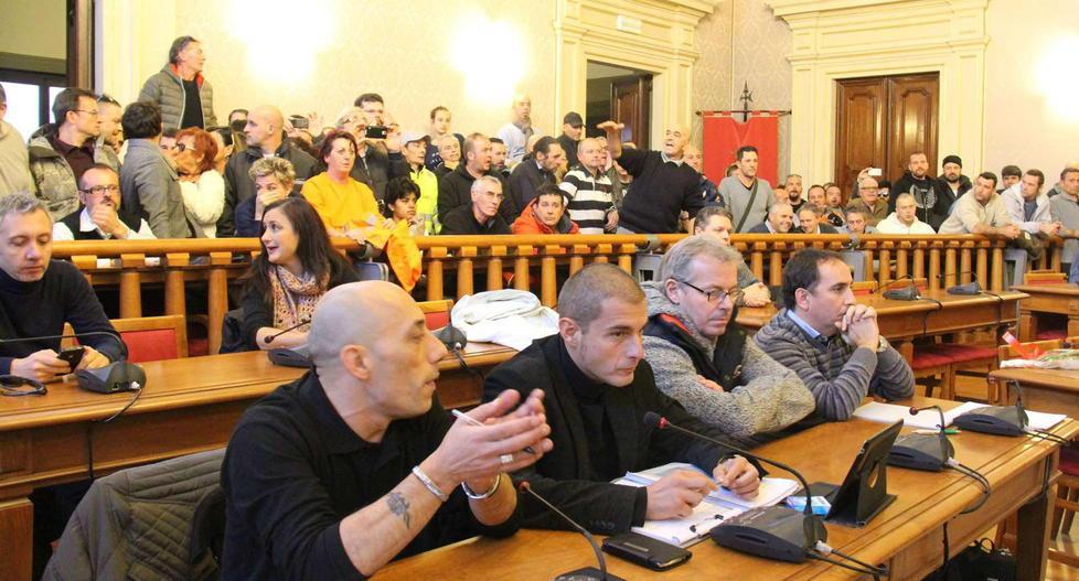Due consiglieri del M5S più vicini all’opposizione 