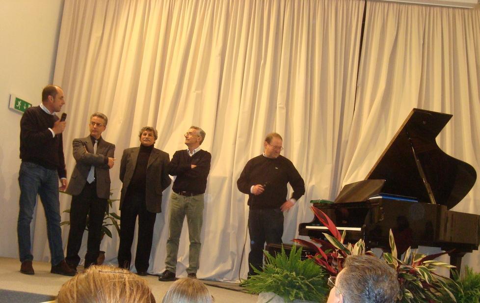 Donato un pianoforte al paese 